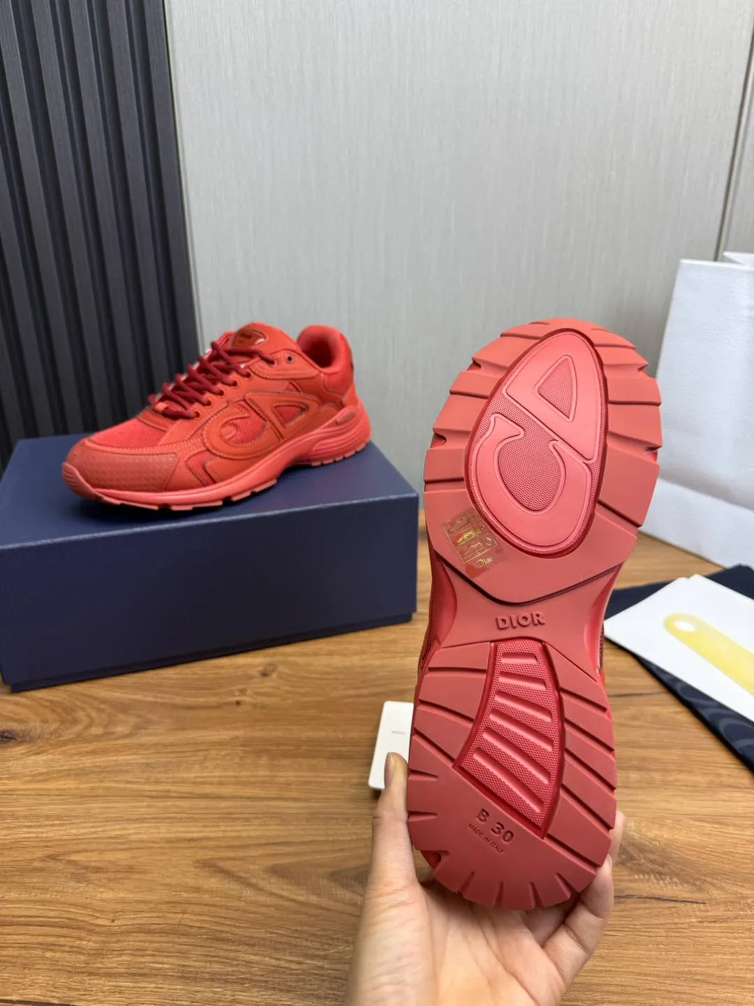 Men's men's shoes 💰740💰 D's Dior ~ New B30 Couple 👫 low-top sneakers ✅ are carefully made of gray mesh fabric and white technical fabric, decorated with reflective "CD30" graphic logo, and "DIO ~ B30" and "CD30" logos on the heel and tongue. An extra-light, sculpted rubber sole with signature accents adds style, while internal stretch details create ideal comfort. It can be matched with various casual styles to show the fashionable and modern sports style〰️ Size: 35-40 (customized at 40 for women) 39-45 (customized at 38.45 for men)